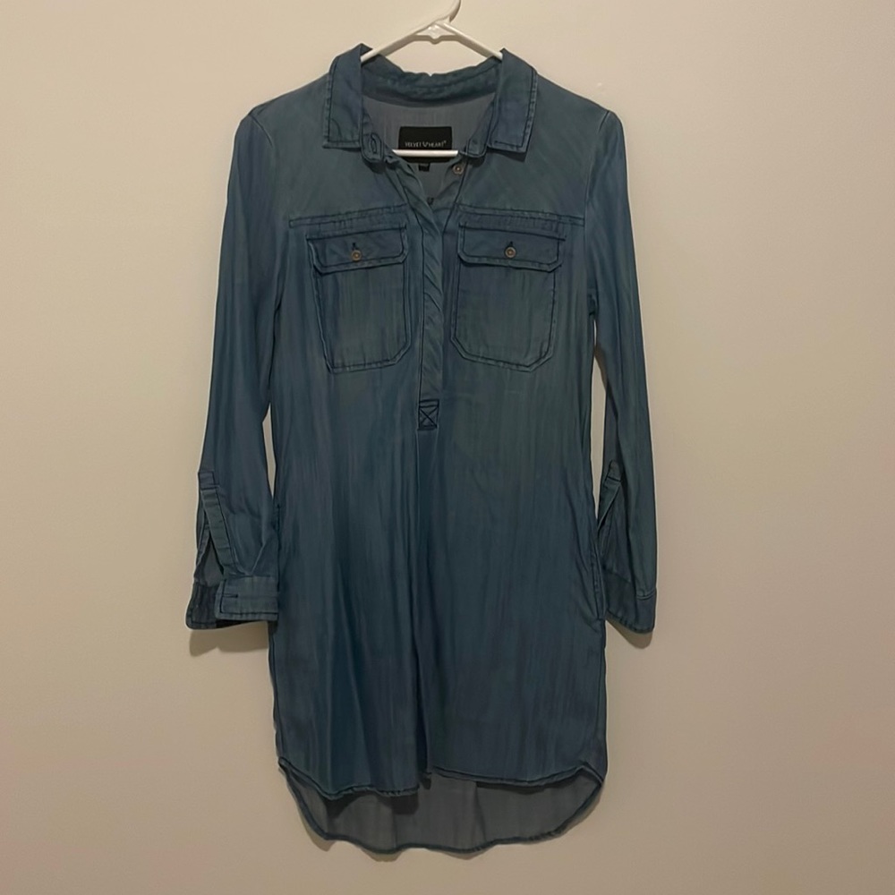 Velvet Heart Chambray Long Sleeve Shift Dress